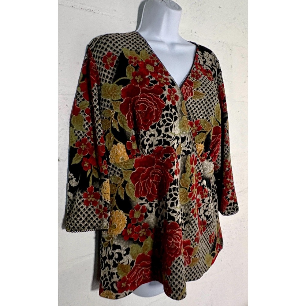 Y2K whimsical women's top 1X. Faux wrap floral roses LS stretch made in Canada.